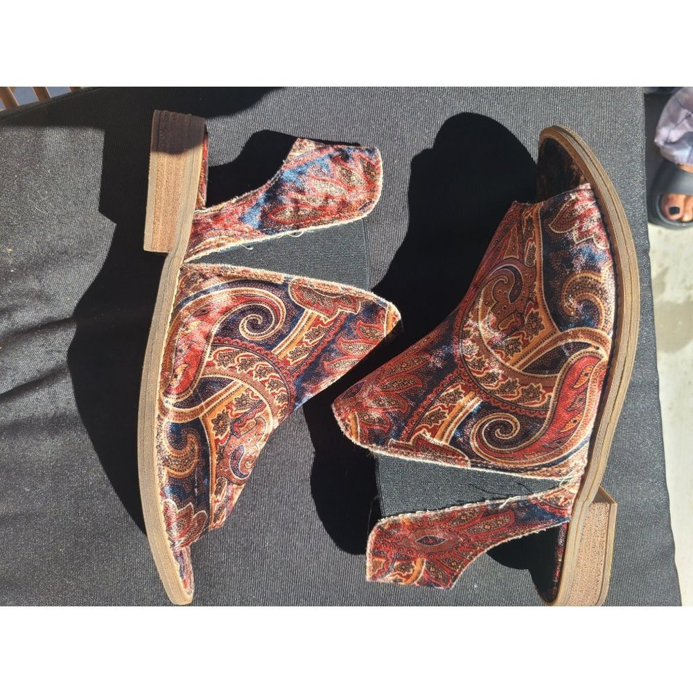 NWOT Musse & Cloud Booties Sandal Velvet Size 6